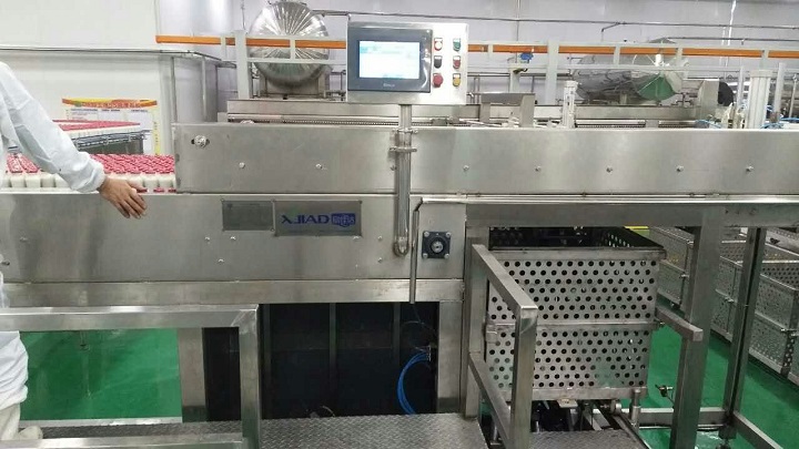 Automatic sterilization cage loading machine